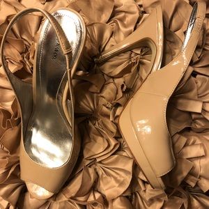High-heeled platform slings.
